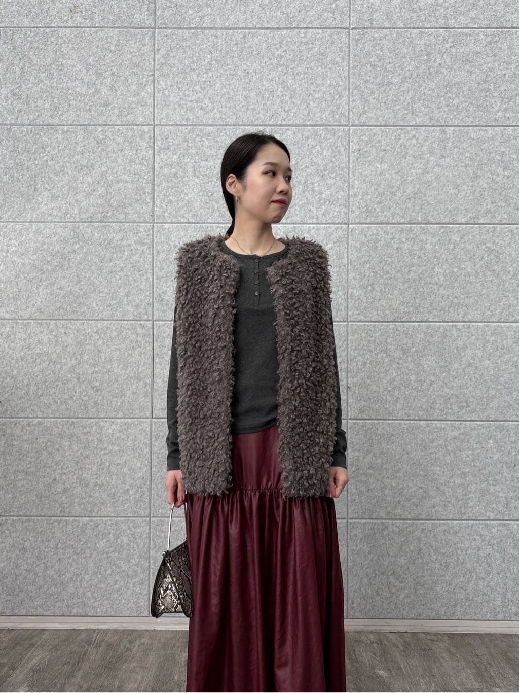ひなさんの「INDIVI｜カットアウトカットソー」を使ったコーディネート
