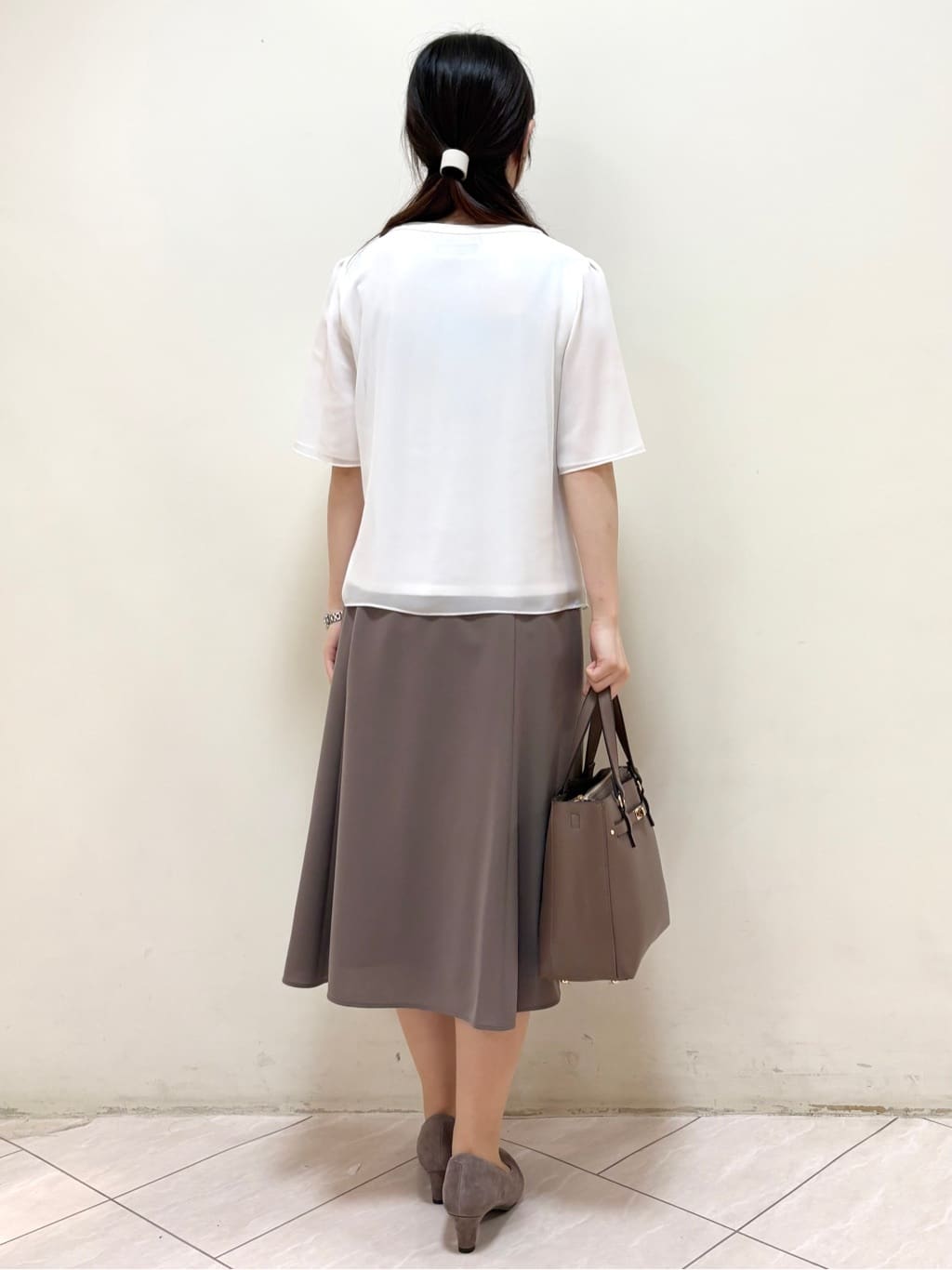 mikiさんの「Reflect｜【一枚着で着映え◎／ジャケットのインナーにも】フロント開きブラウス」を使ったコーディネート