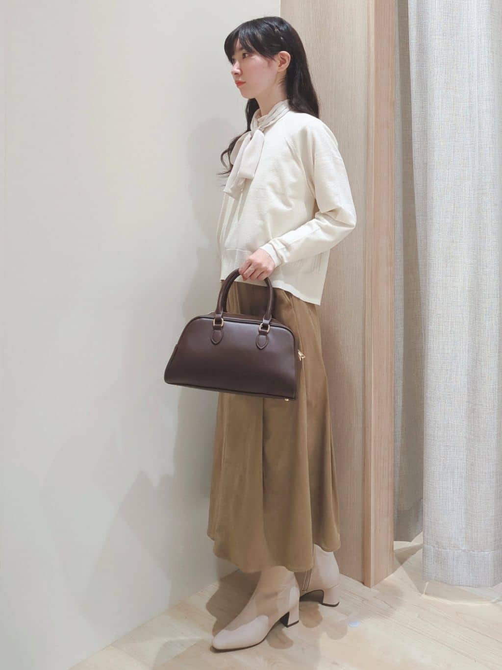 Yuiさんの「grove｜シアーストライプボウタイブラウス」を使ったコーディネート