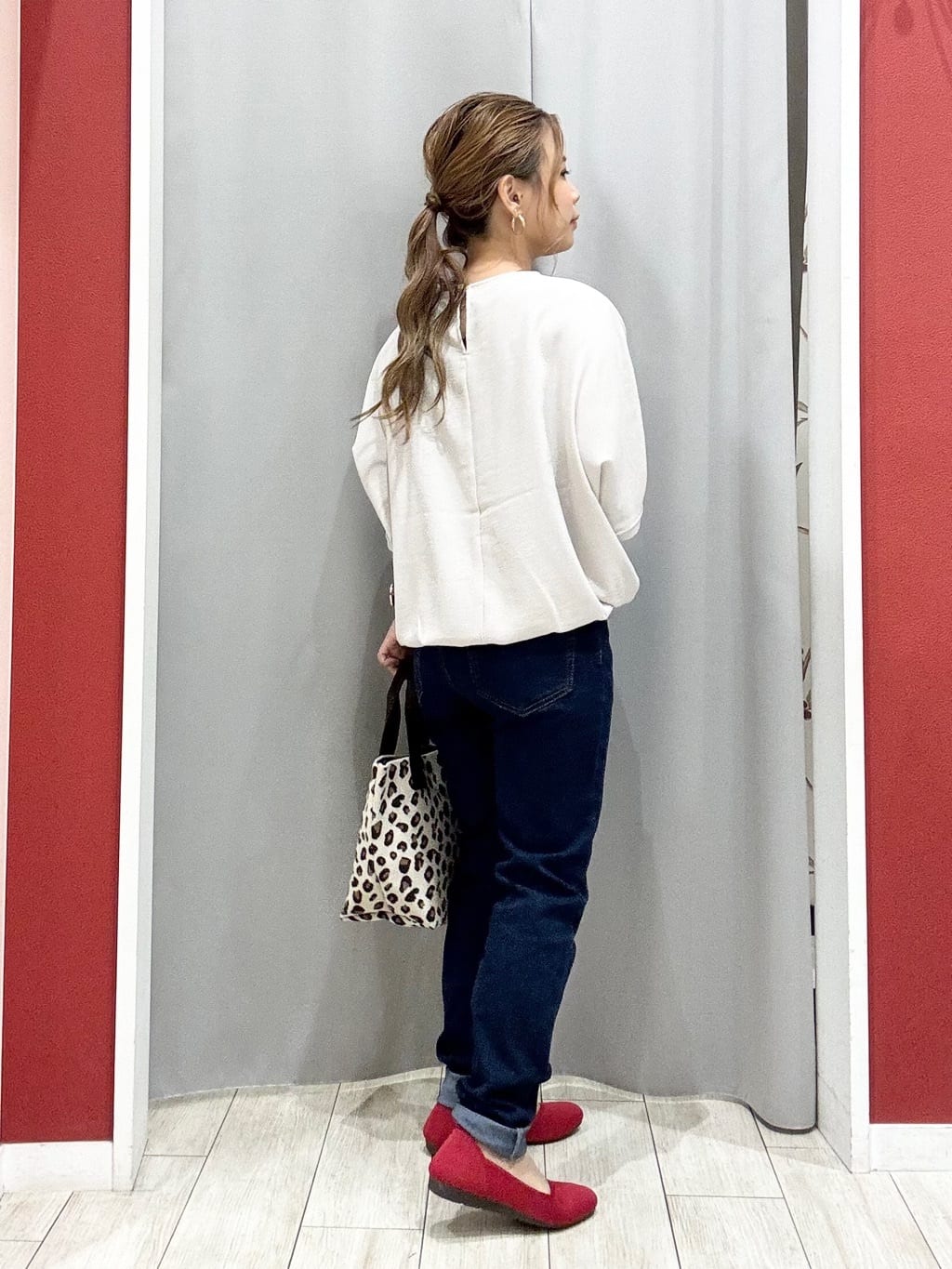 shioさんの「SHOO･LA･RUE｜【洗濯後しわになりにくい】さらっとタッチの 5分袖ドルマンブラウス」を使ったコーディネート