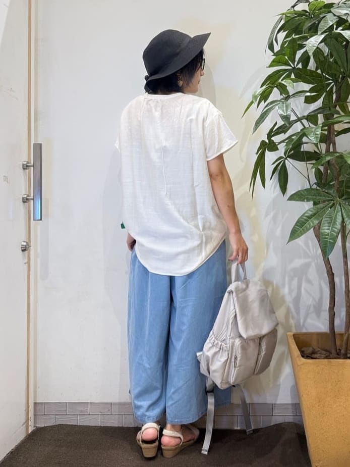misakiさんの「SHOO･LA･RUE｜【S-LL/ひんやり】インせず決まる タックプリーツシャツ」を使ったコーディネート
