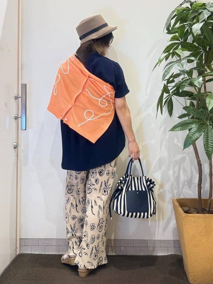 misakiさんの「SHOO･LA･RUE｜ニュアンスデザインがこなれ見え 刺繍デザイン シアーカーディガン」を使ったコーディネート