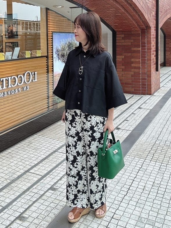 makiさんの「UNTITLED｜【前開き/洗える】ショート丈シアーシャツ」を使ったコーディネート
