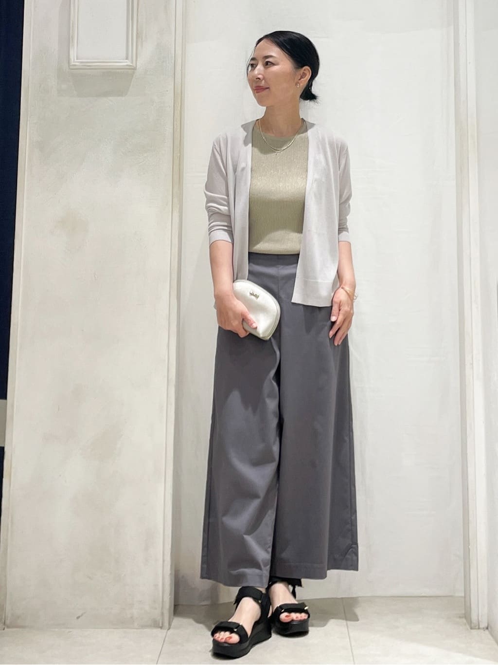 hiroさんの「grove｜サマーハイパーストレッチワイドパンツ」を使ったコーディネート