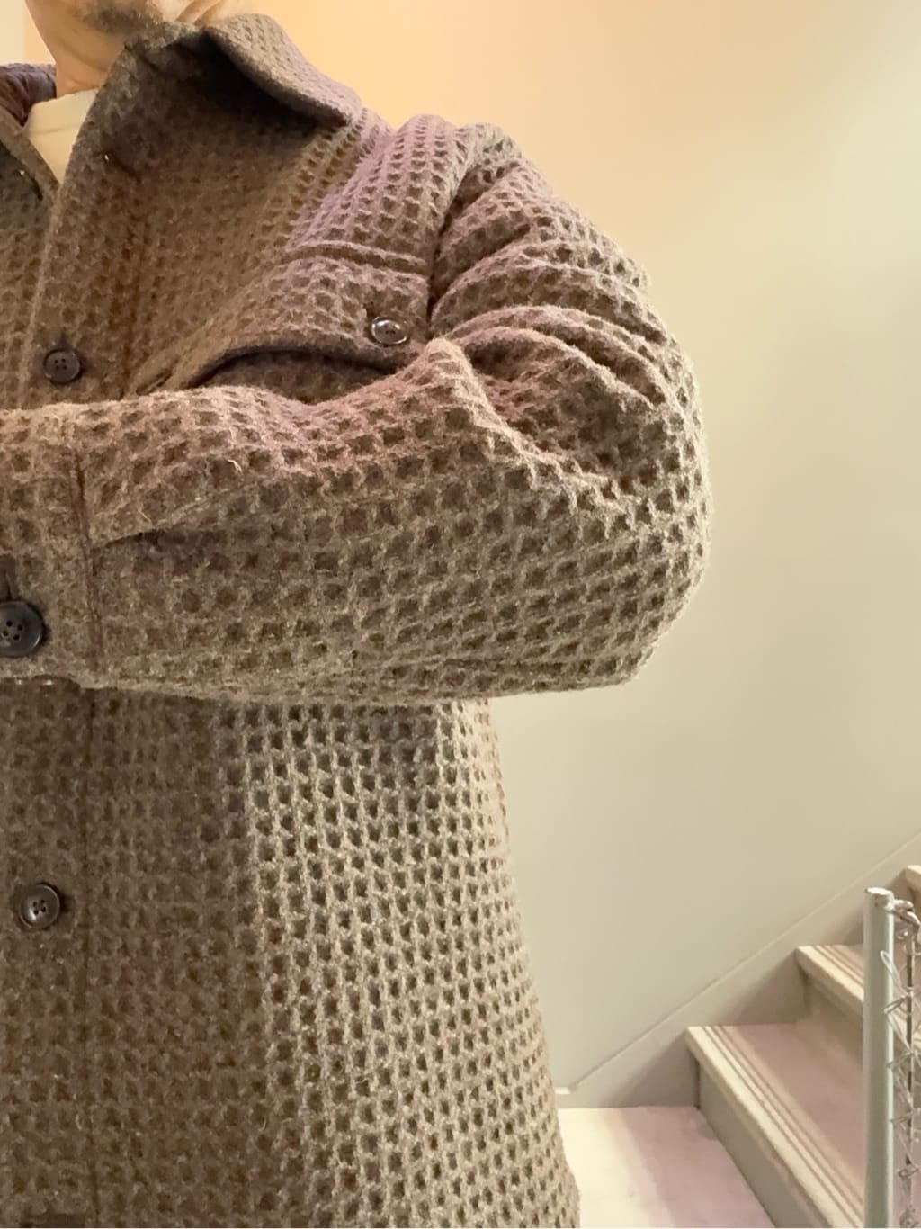 デザイナーTAKEman さんの「TAKEO KIKUCHI｜【Air Palette Knit】ワンポイント カラーニット プルオーバー」を使ったコーディネート