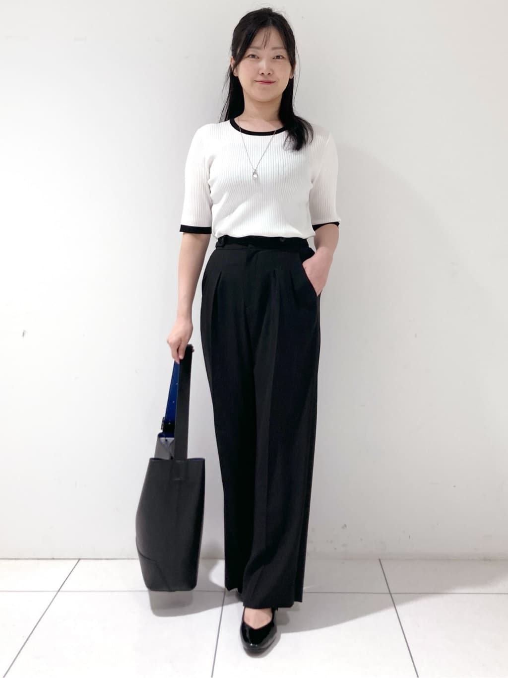 momokoさんの「INDIVI｜【着心地◎！】タックワイドパンツ」を使ったコーディネート