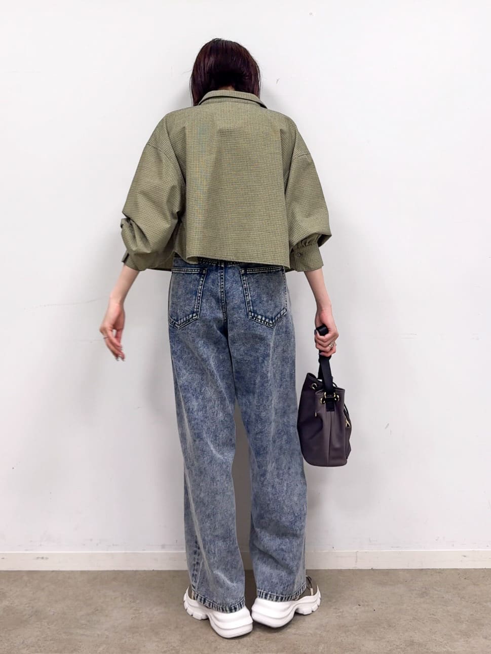 𝐜𝐡𝐢𝐤𝐚さんの「SHOO･LA･RUE｜【着丈選べる】オーバーサイズのチェックシャツ」を使ったコーディネート