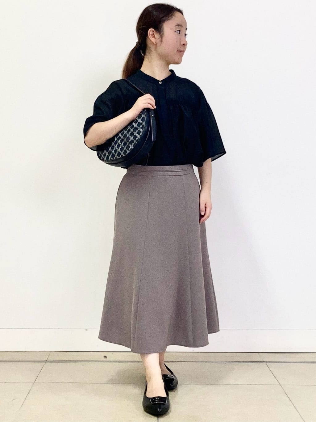 tomominさんの「Reflect｜【選べる5色◎／マシンウォッシュ可】シャーリングデザインブラウス」を使ったコーディネート