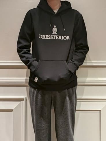 橋本さんの「DRESSTERIOR｜ストレッチポンチ フーディ」を使ったコーディネート