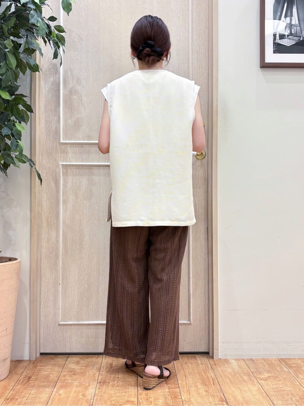 なみさんの「SHOO･LA･RUE｜【S-LL】夏のレイヤードコーデに さらりと着られるメッシュジレ」を使ったコーディネート