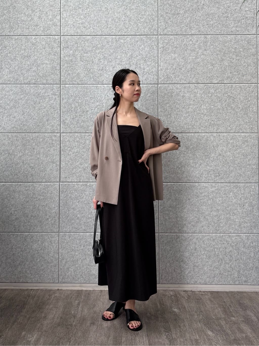 ひなさんの「INDIVI｜タイトフレアキャミドレス」を使ったコーディネート