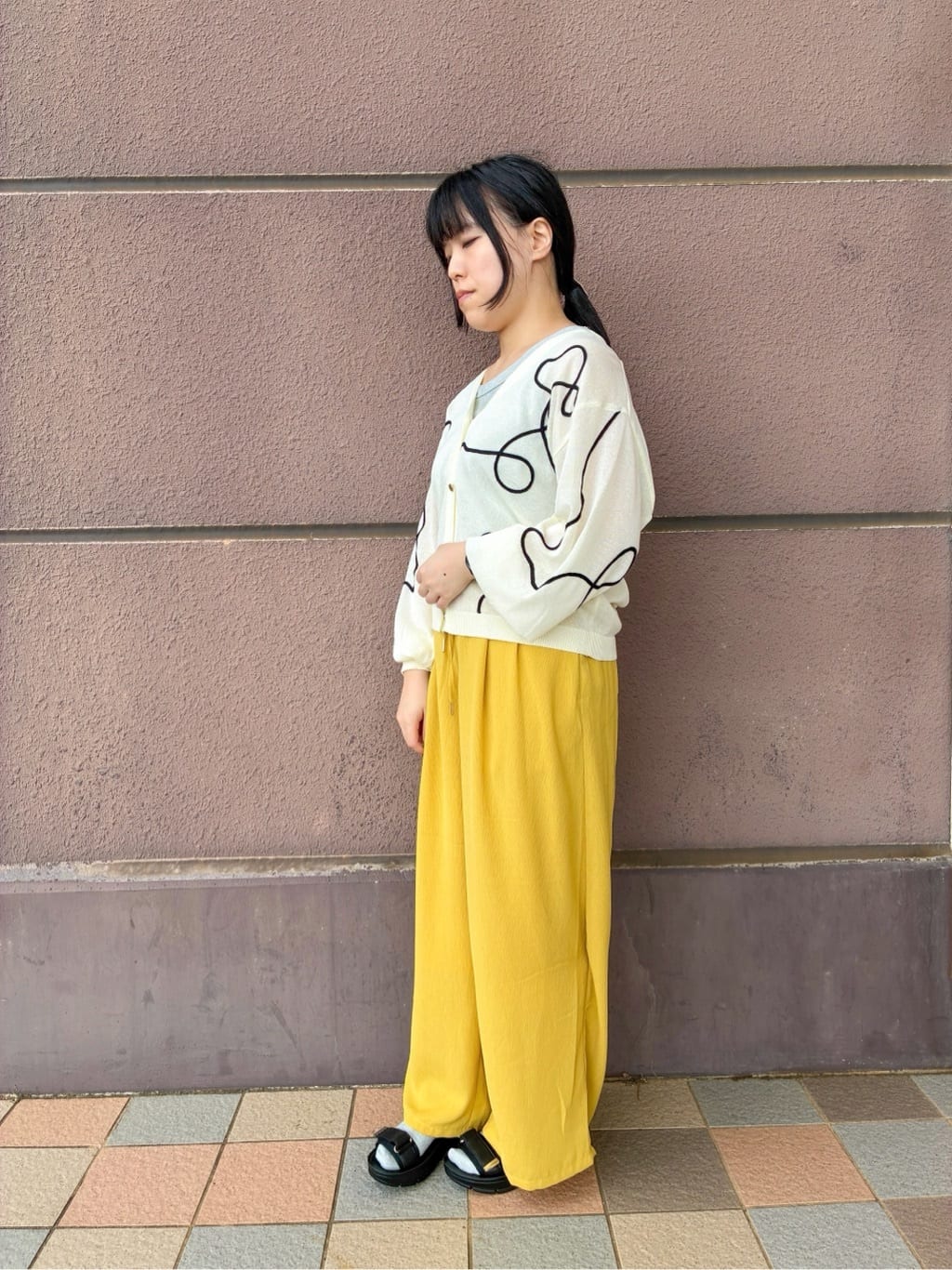 あゆさんの「SHOO･LA･RUE｜ニュアンスデザインがこなれ見え 刺繍デザイン シアーカーディガン」を使ったコーディネート