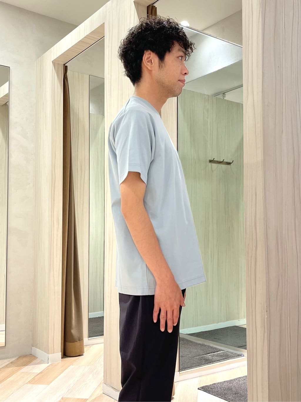 URAさんの「TAKEO KIKUCHI｜【3Dナイロンストレッチ】スリムイージーパンツ」を使ったコーディネート