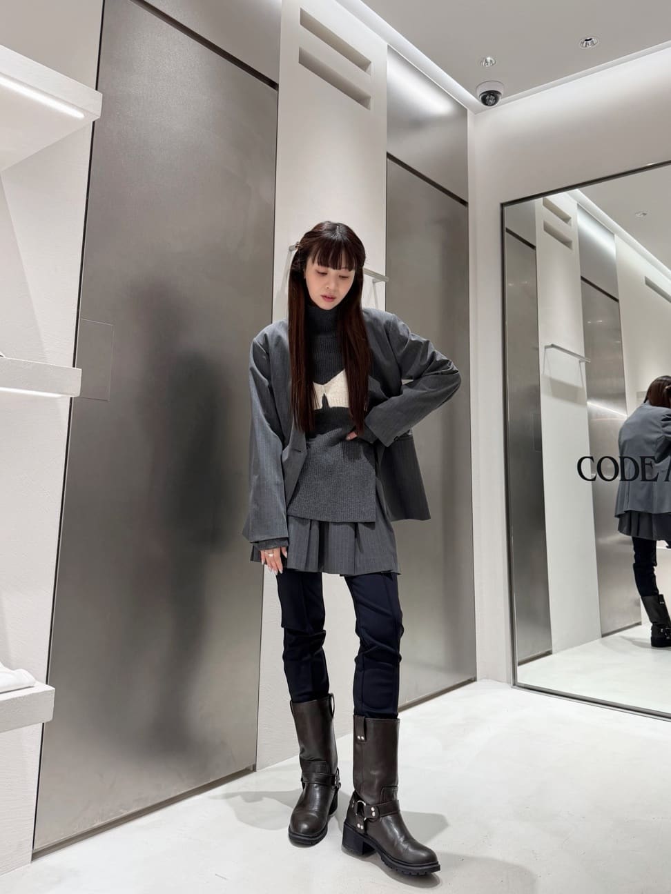 kanamiさんの「CODE A｜tailored mood mini skirt」を使ったコーディネート
