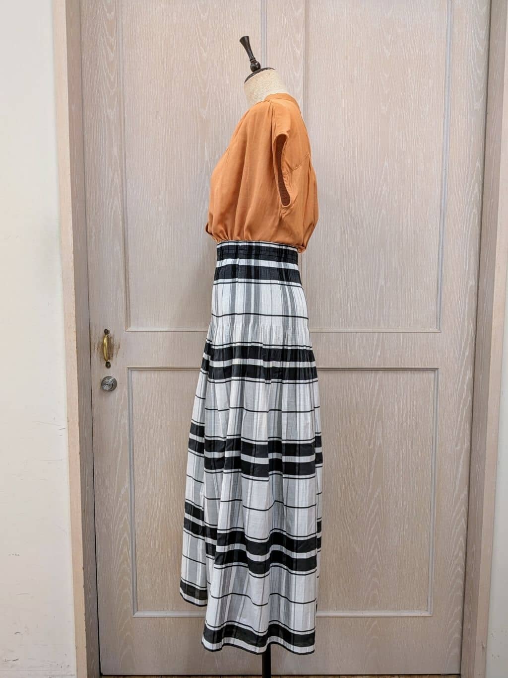 naoさんの「SHOO･LA･RUE｜【S-LL/洗濯後しわになりにくい】上品にきれい見え スラブギャザーブラウス」を使ったコーディネート