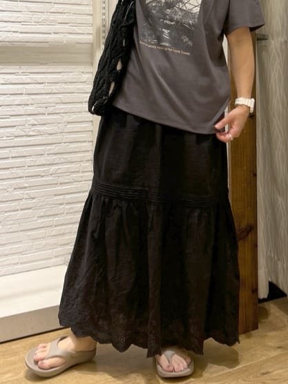 ga_riさんの「THE SHOP TK｜カレッジ＆フォトプリントTシャツ【洗濯機OK】」を使ったコーディネート