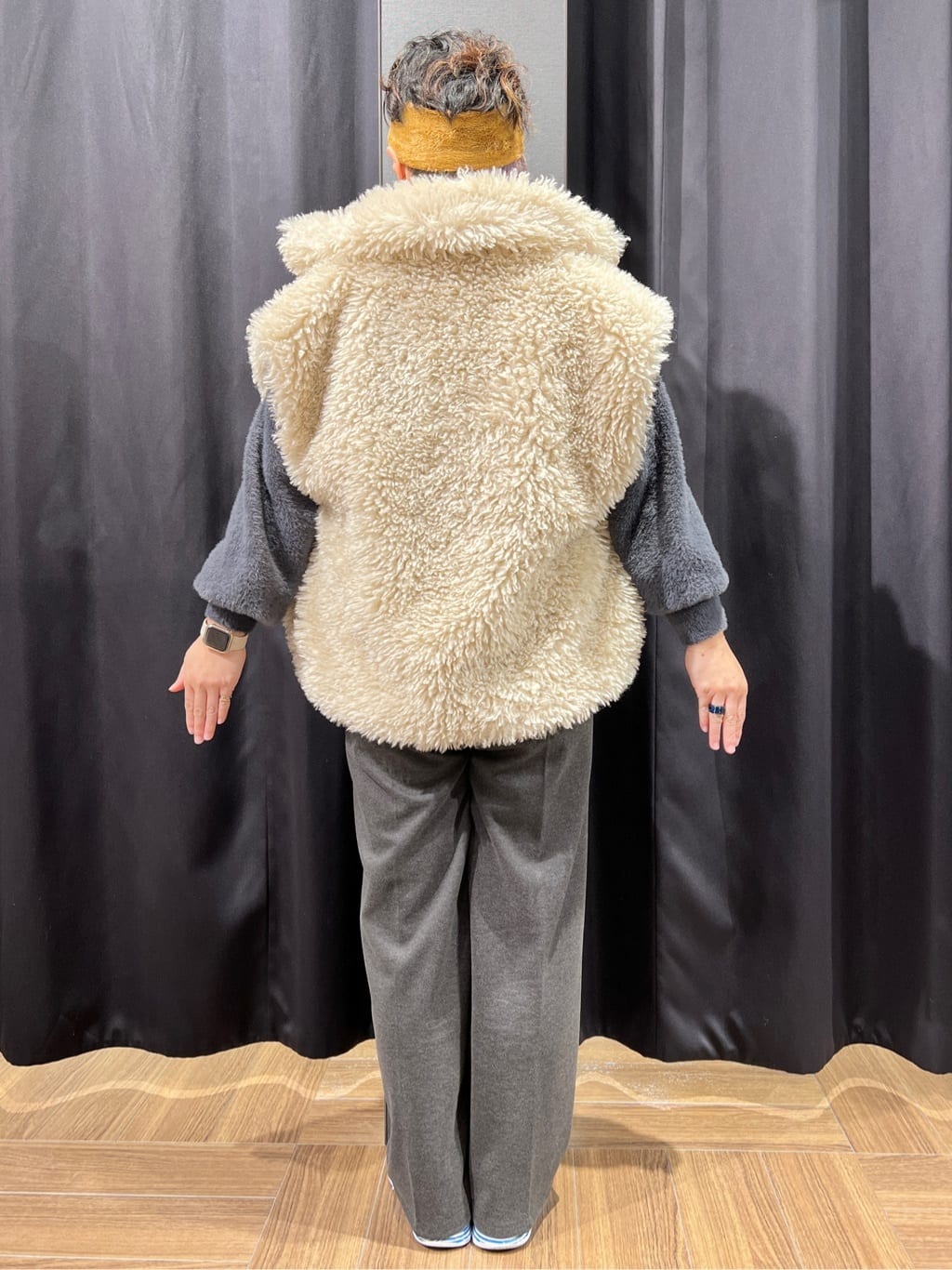 OKMKさんの「THE SHOP TK｜【洗える】上品にきらめく フェザーラメニット」を使ったコーディネート