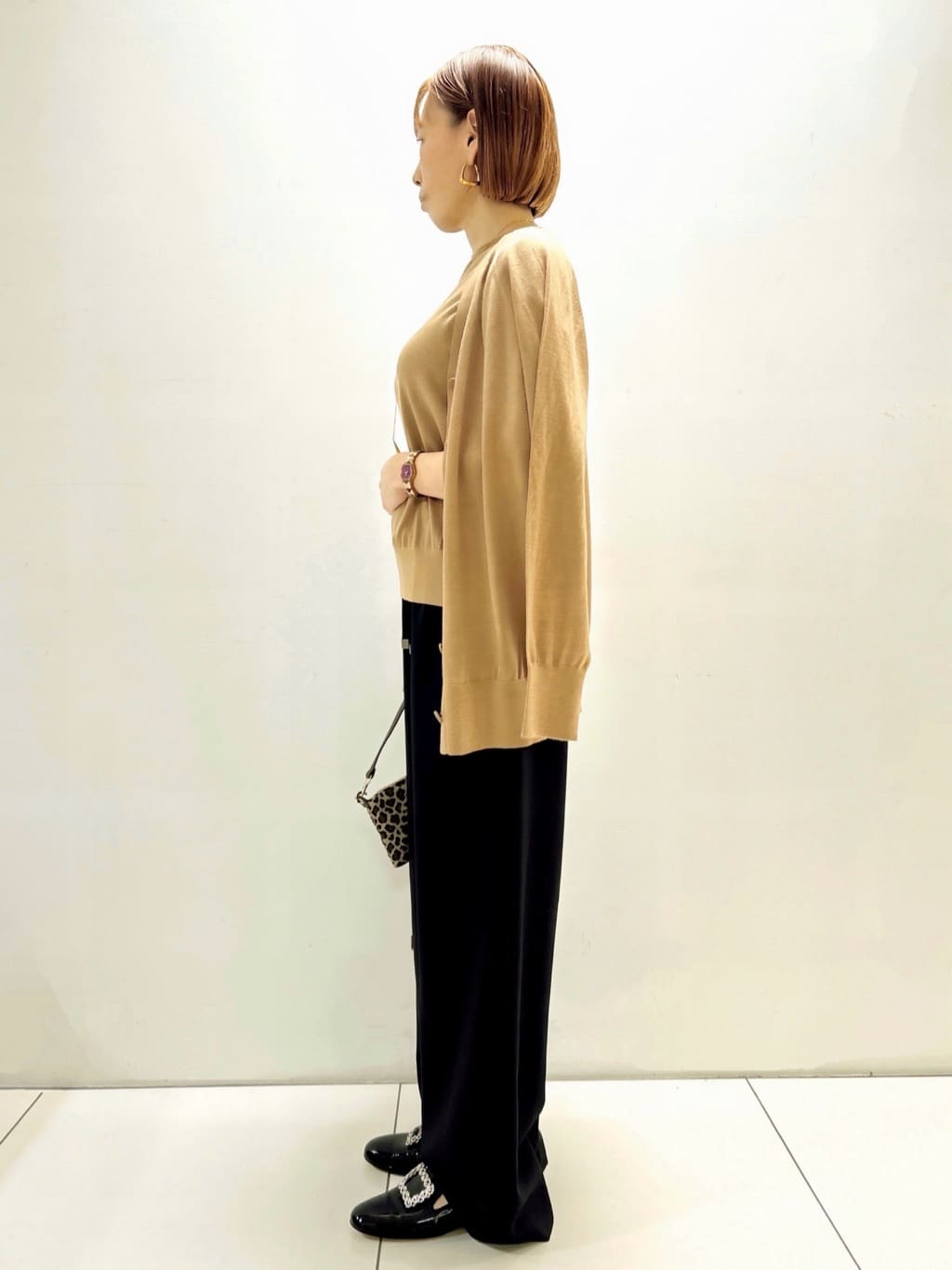 hacoさんの「UNTITLED｜【アンサンブル可/洗える/Vネック】ウールシルクカーディガン」を使ったコーディネート
