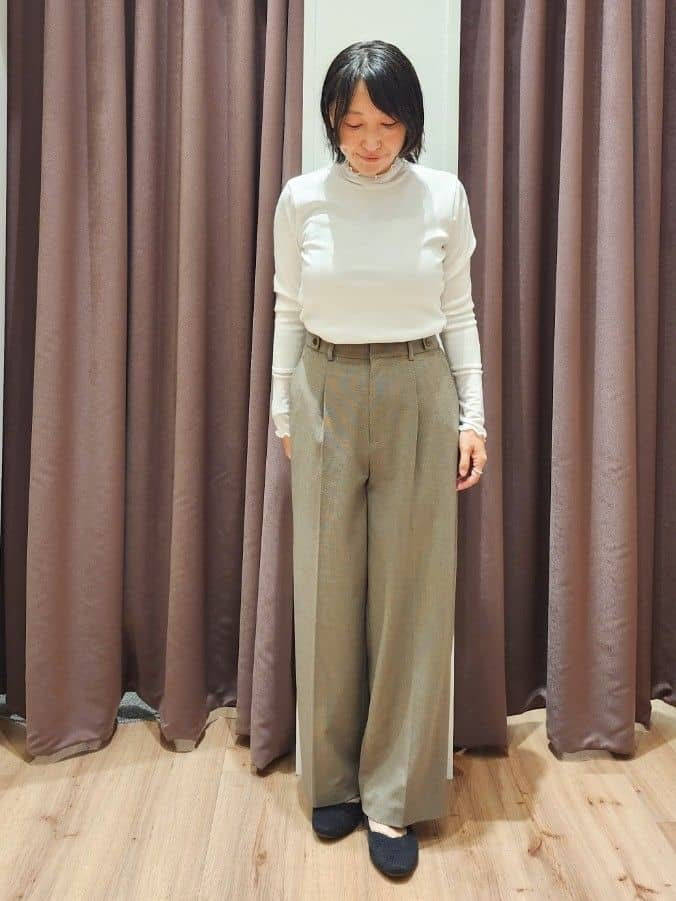 さくさんの「grove｜【洗える】シンプルに映える、ラグランスリーブカーディガン」を使ったコーディネート