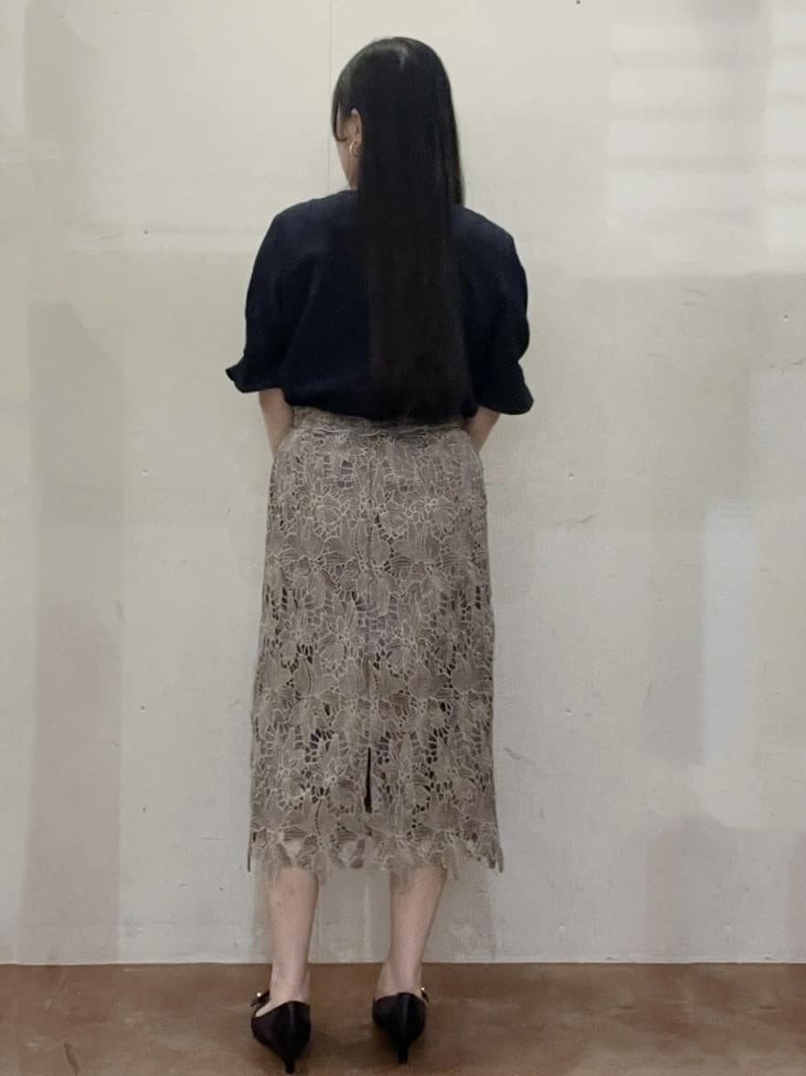 Hitomiさんの「index｜《8色展開／XS-LLサイズ》タックパフスリーブブラウス【洗濯機洗い可／吸水速乾／防シワ／抗ピル】」を使ったコーディネート