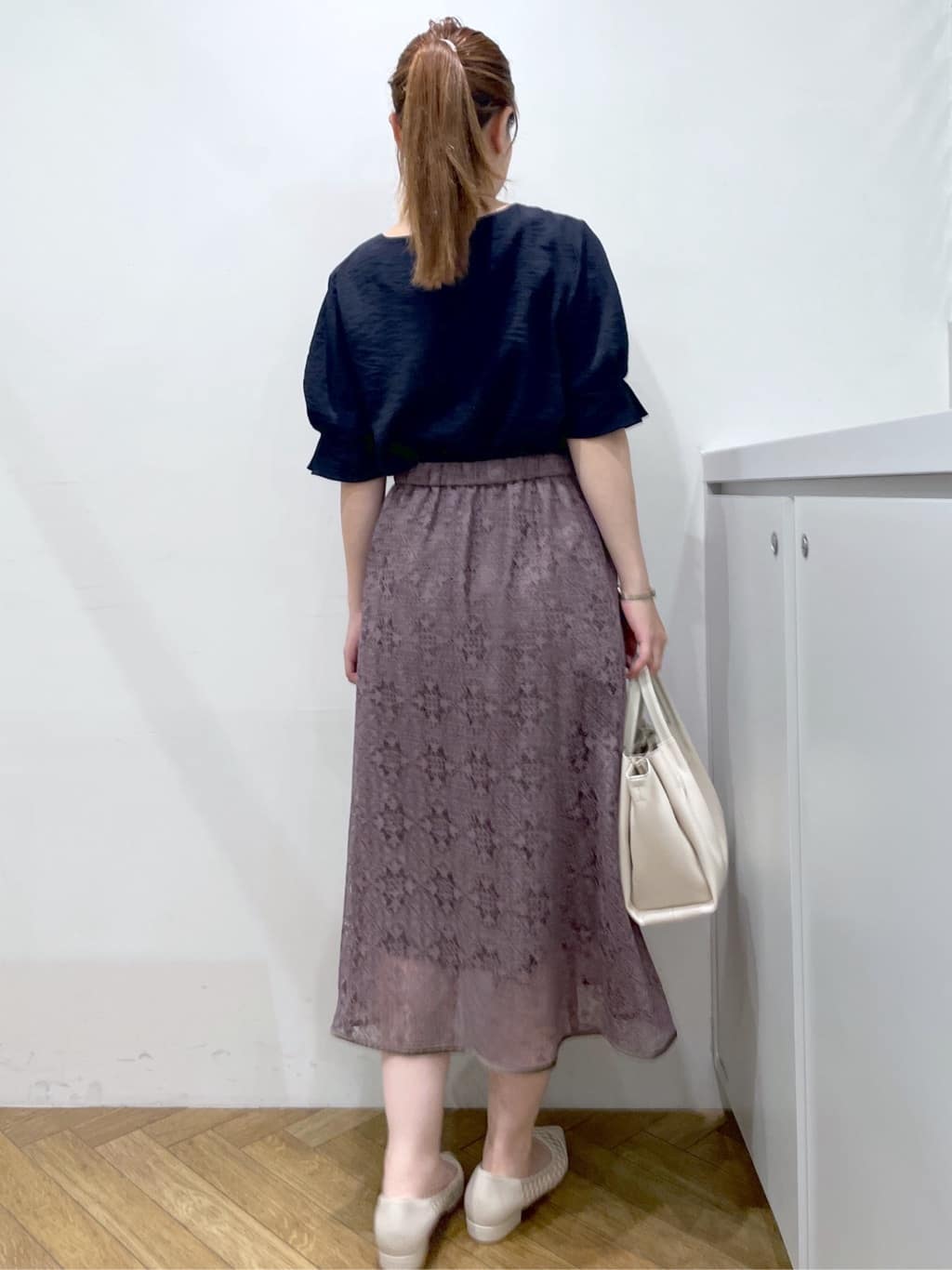 Junさんの「index｜《8色展開／XS-LLサイズ》タックパフスリーブブラウス【洗濯機洗い可／吸水速乾／防シワ／抗ピル】」を使ったコーディネート