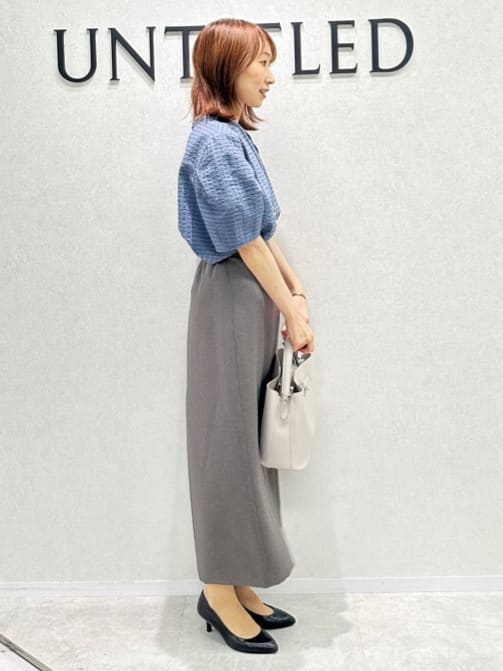 Miwaさんの「UNTITLED｜【吸水速乾/ストレッチ/Vネック】フォルムスリーブ ブラウス」を使ったコーディネート