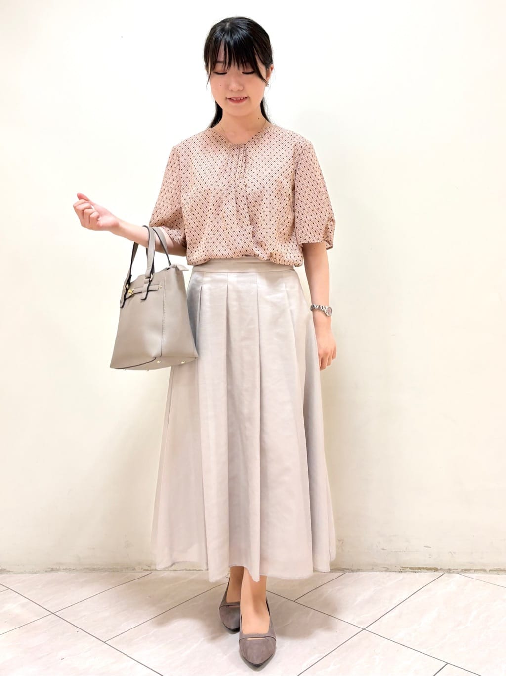 mikiさんの「Reflect｜【マシンウォッシュ可／セットアップ可】コツキ柄プリントブラウス」を使ったコーディネート