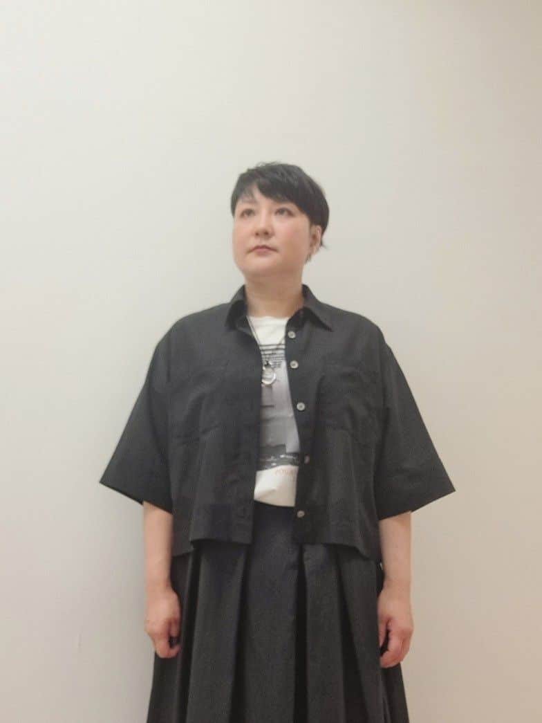 ますこさんの「UNTITLED｜【前開き/洗える】ショート丈シアーシャツ」を使ったコーディネート