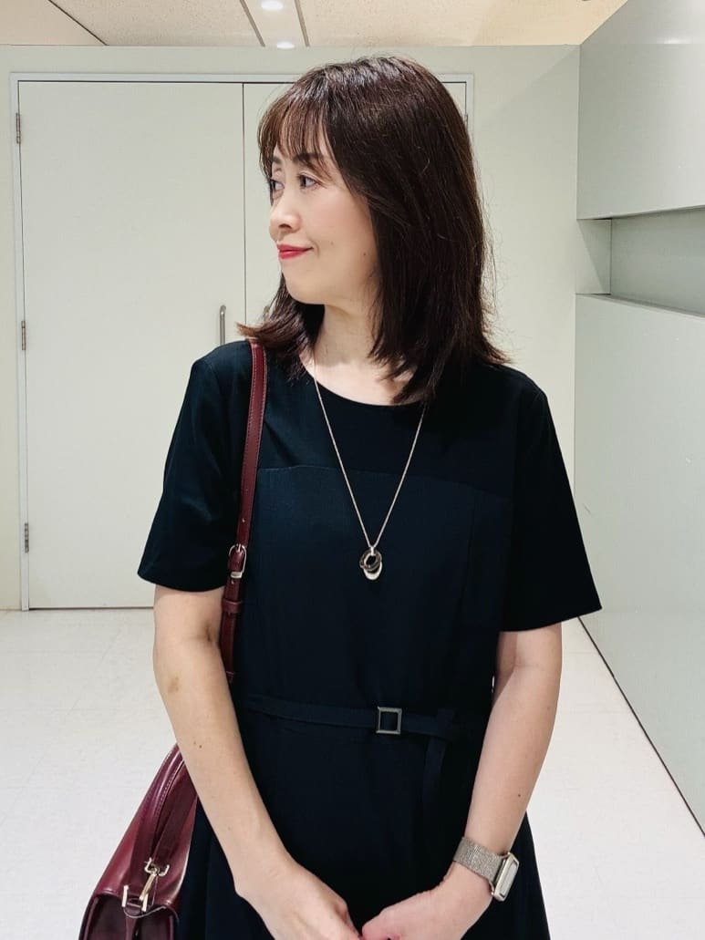 makiさんの「UNTITLED｜【きれいめカジュアル/セミフレア】異素材ドッキングワンピース」を使ったコーディネート