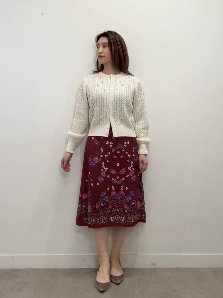Suma Una本部スタッフさんの「SunaUna｜【COLLECTION LINE】パール調カーデ」を使ったコーディネート
