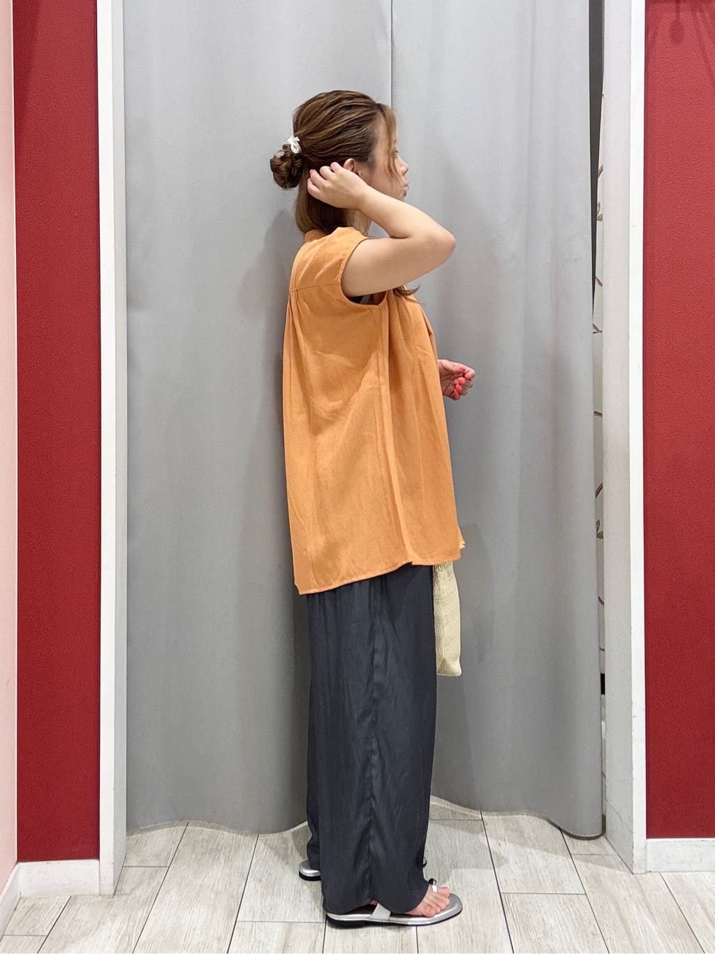 shioさんの「SHOO･LA･RUE｜【S-LL/洗濯後しわになりにくい】上品にきれい見え スラブギャザーブラウス」を使ったコーディネート