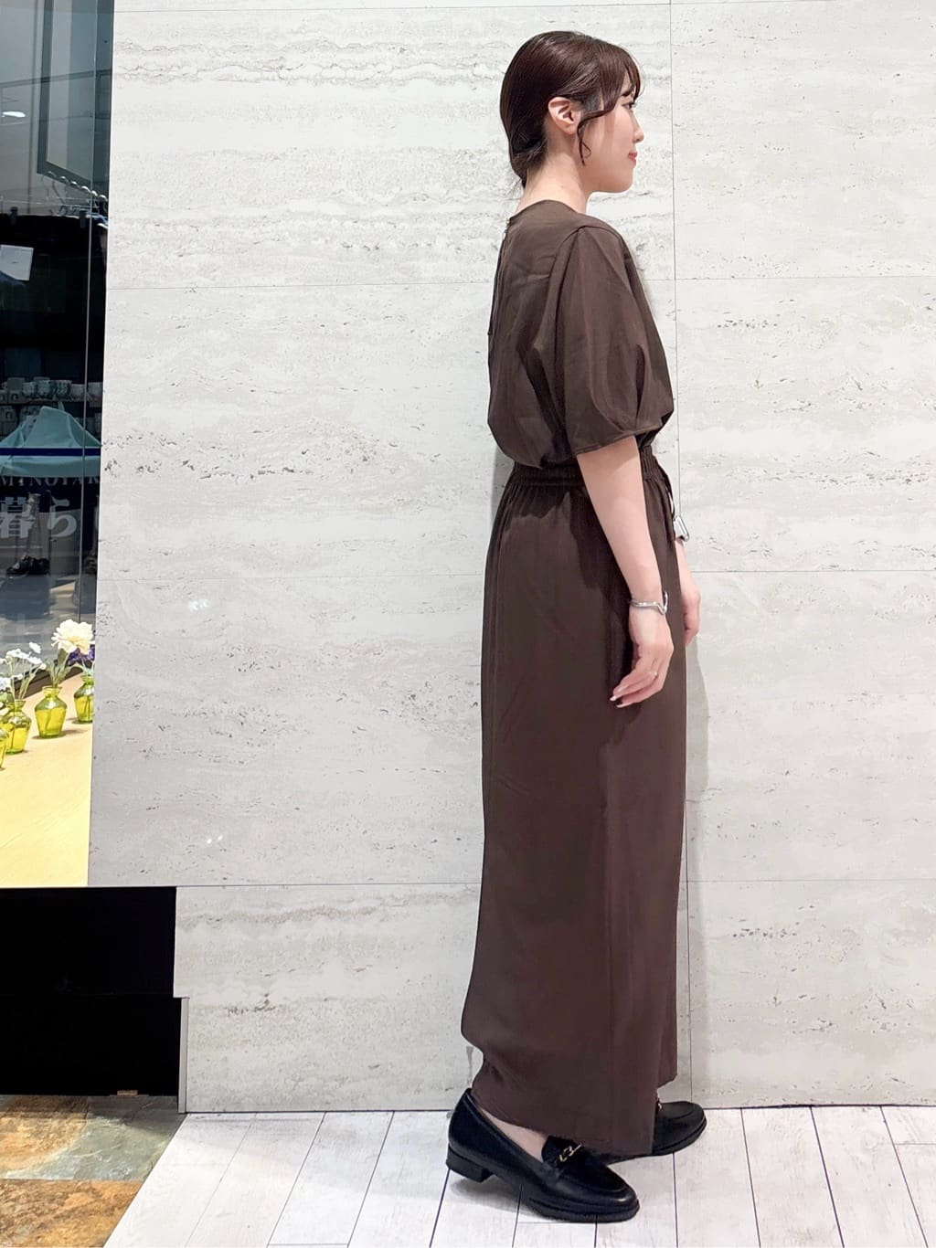 かほさんの「OPAQUE.CLIP｜【抗菌防臭加工／通勤対応】チェーンデザインローファー」を使ったコーディネート