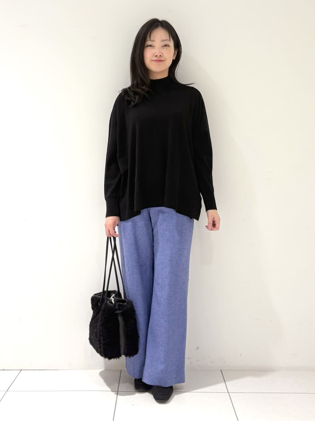 momokoさんの「INDIVI｜【洗える／毛玉になりにくい】エクストラファインウール ハイネックニット」を使ったコーディネート