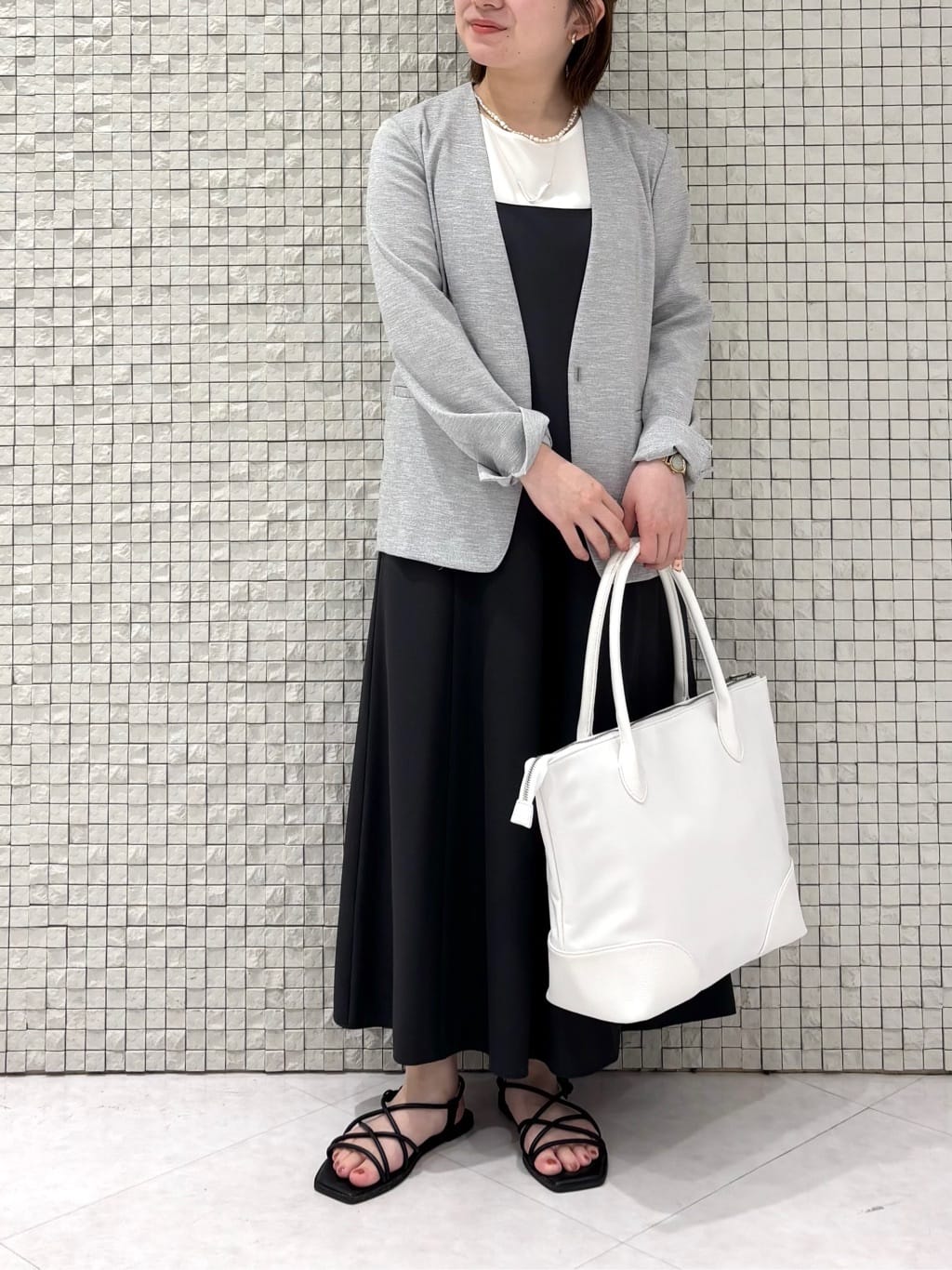 sakuさんの「INDIVI｜【UVケア】エアリージョーゼット キャミワンピース」を使ったコーディネート
