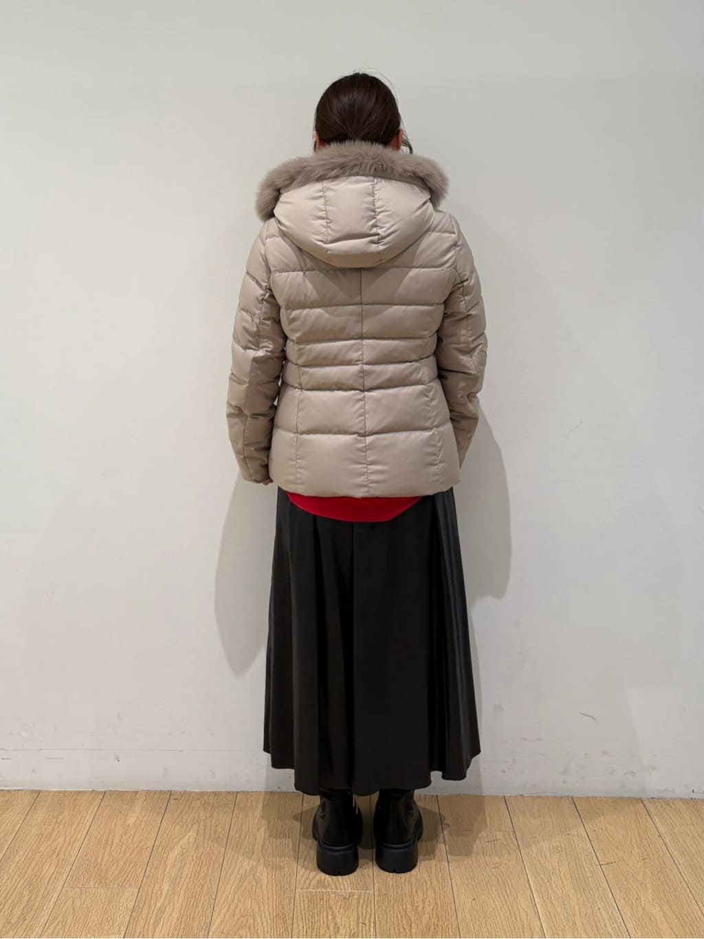 maiさんの「INDIVI｜【名品／撥水／抗菌防臭】ショート丈リサイクルダウンコート」を使ったコーディネート