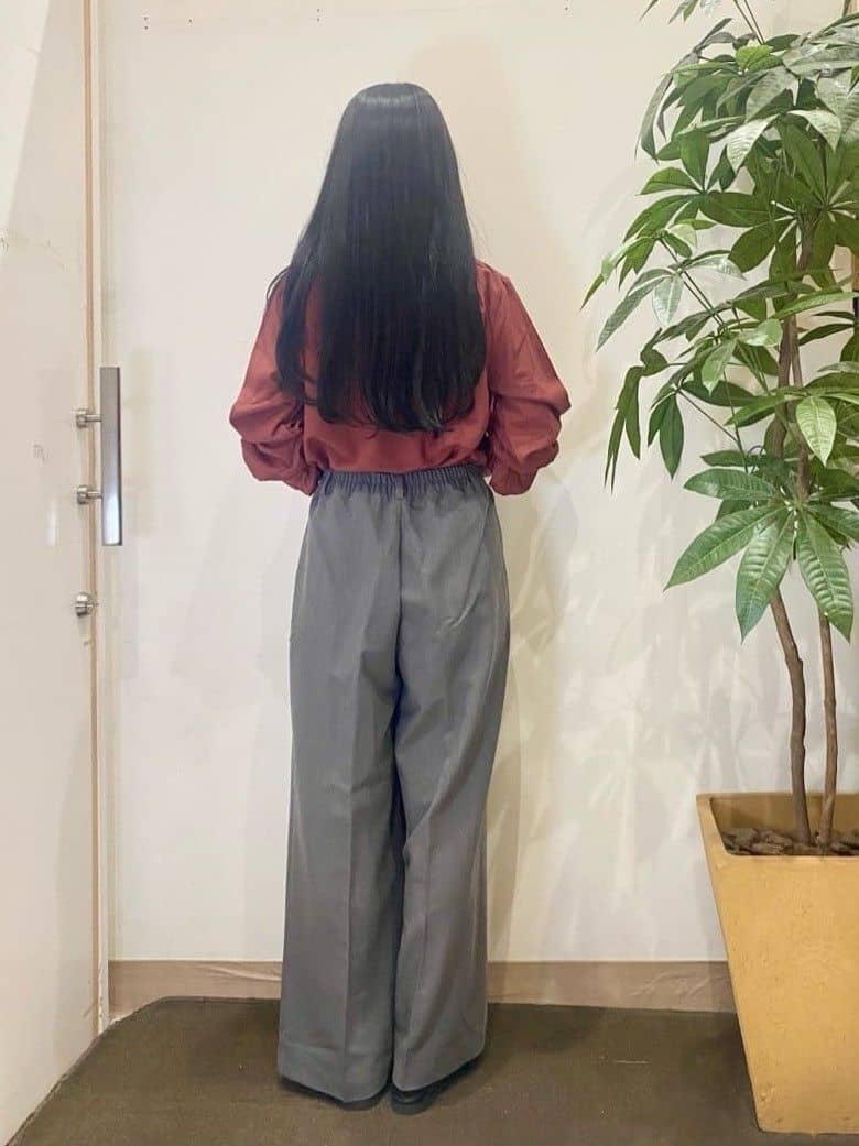 AYUMIさんの「SHOO･LA･RUE｜【洗濯機可/S-LL】すっきり上品きれい見え タックワイドパンツ」を使ったコーディネート