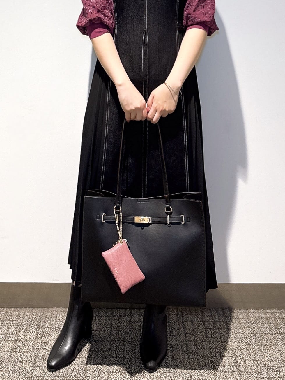 みーさんの「grove｜【二の腕カバー】繊細さと上品さをまとう袖刺繍プルオーバーニット」を使ったコーディネート