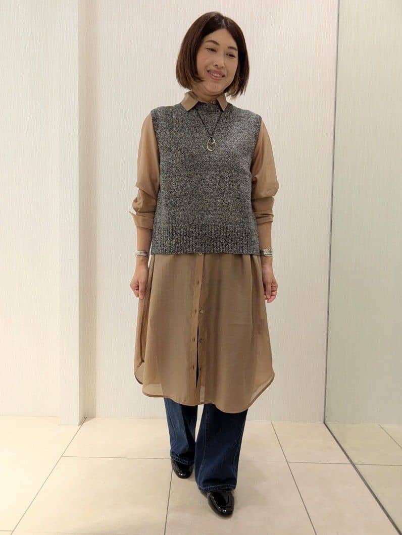 u-macoさんの「UNTITLED｜【重ね着レイヤードに】杢調ニットベスト」を使ったコーディネート