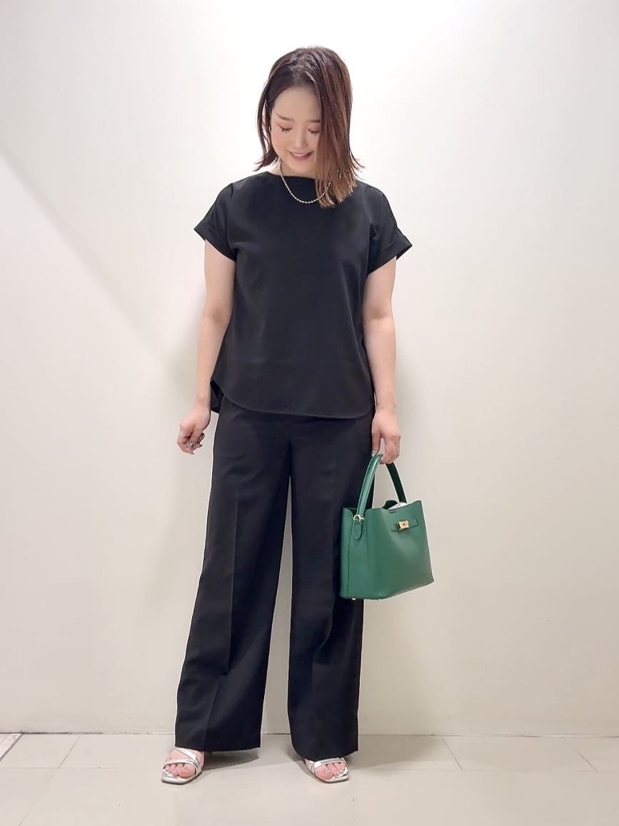 YUIさんの「UNTITLED｜【セットアップ可/はっ水/通勤】リラククール 半袖ブラウス」を使ったコーディネート