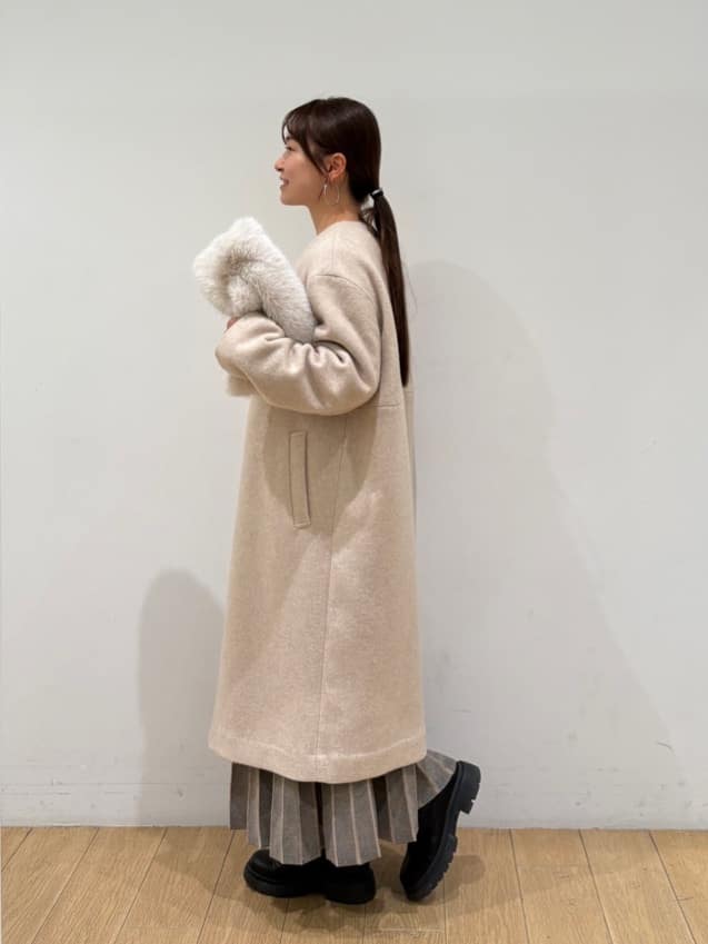 maiさんの「INDIVI｜【洗える／カシミヤ混】ミドルゲージVネックニット」を使ったコーディネート