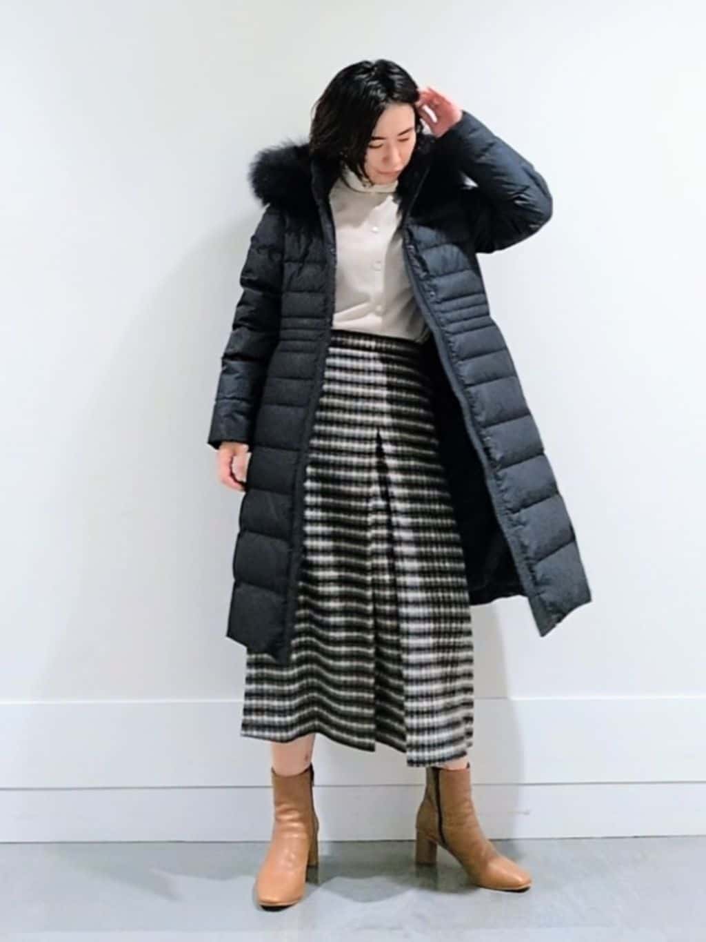 ミズタさんの「UNTITLED｜【はっ水機能/フード取り外し可/防寒】ロングダウンコート」を使ったコーディネート