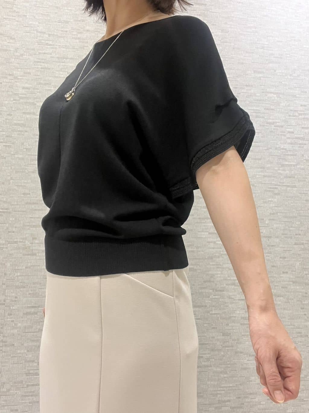 marikoさんの「Reflect｜【選べる7色◎／手洗い可／二の腕カバー】半袖ニット」を使ったコーディネート