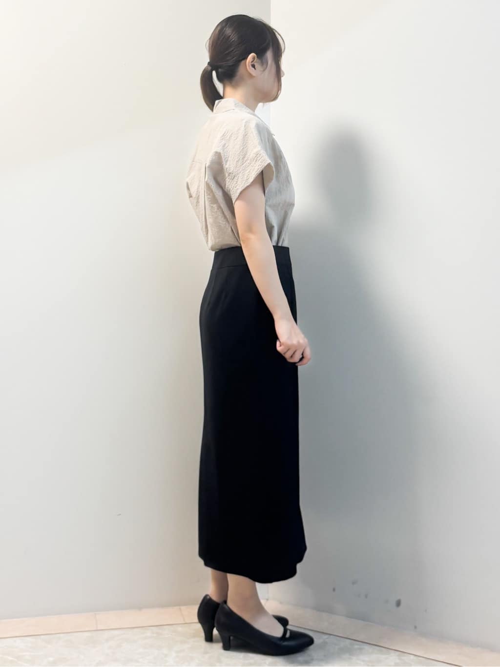Sawaさんの「Reflect｜【二の腕さりげなくカバー】シャツ衿オフボディブラウス」を使ったコーディネート