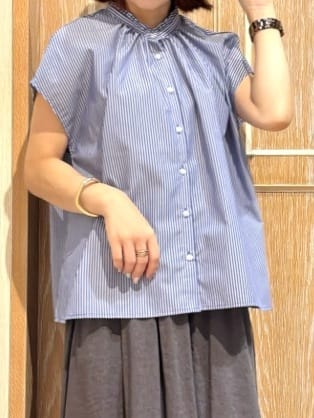 meiさんの「SHOO･LA･RUE｜【洗える/S-LL】プチフリル襟が女性らしい フレンチスリーブシャツ」を使ったコーディネート