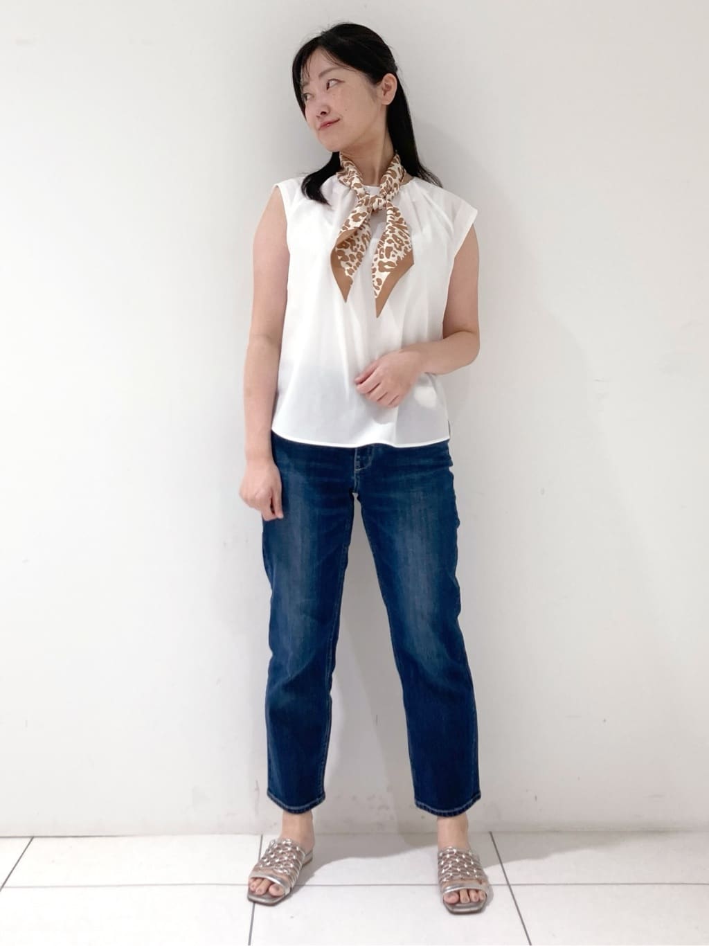 momokoさんの「INDIVI｜【クールエアー素材／UVケア／吸汗速乾】エアリータックブラウス」を使ったコーディネート