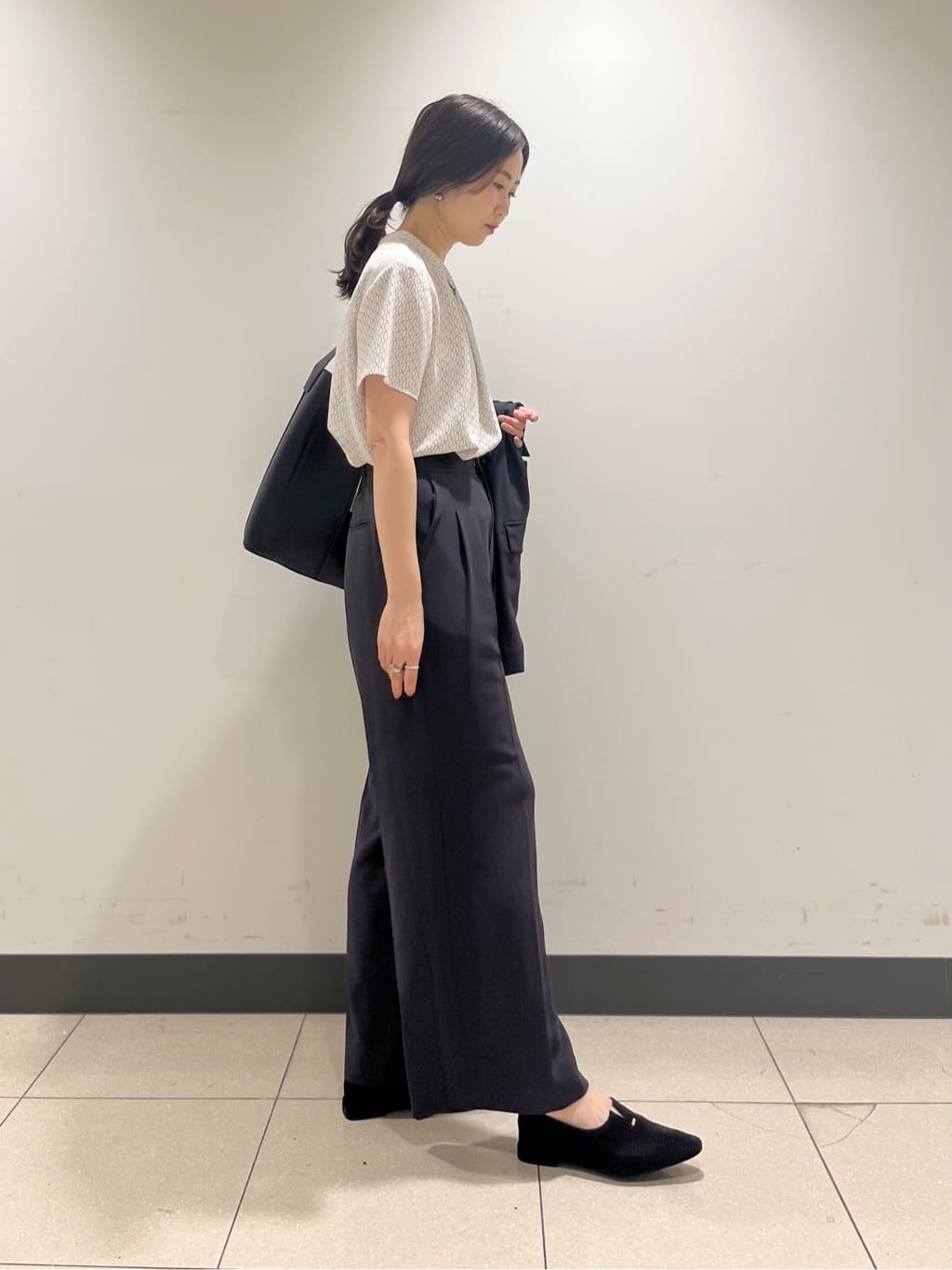 shokoさんの「INDIVI｜【UVケア】モノグラム ボウタイデザインブラウス」を使ったコーディネート
