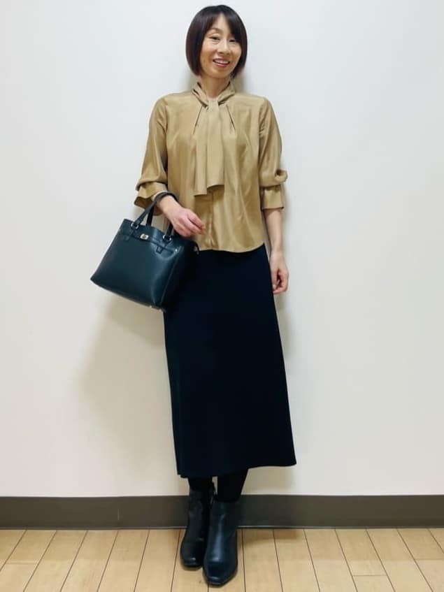 Riiさんの「Reflect｜【キレイめスタイル／通勤におすすめ◎】ボウタイシャンブレーカラーブラウス」を使ったコーディネート