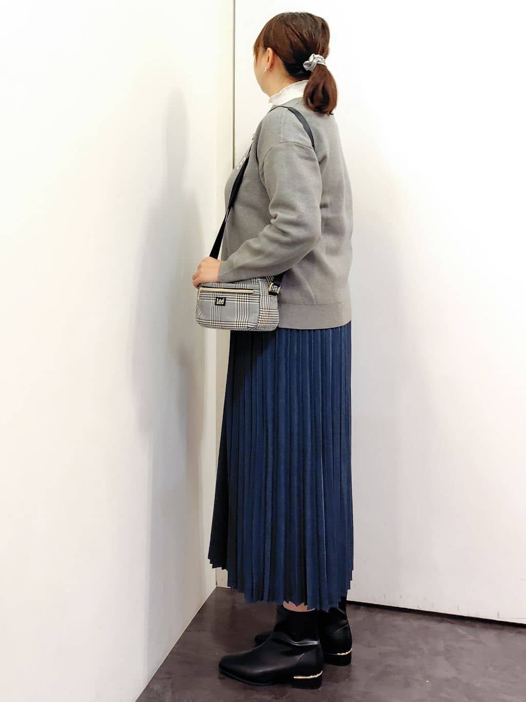 こんちゃんさんの「grove｜カレッジロゴキーネックニット」を使ったコーディネート