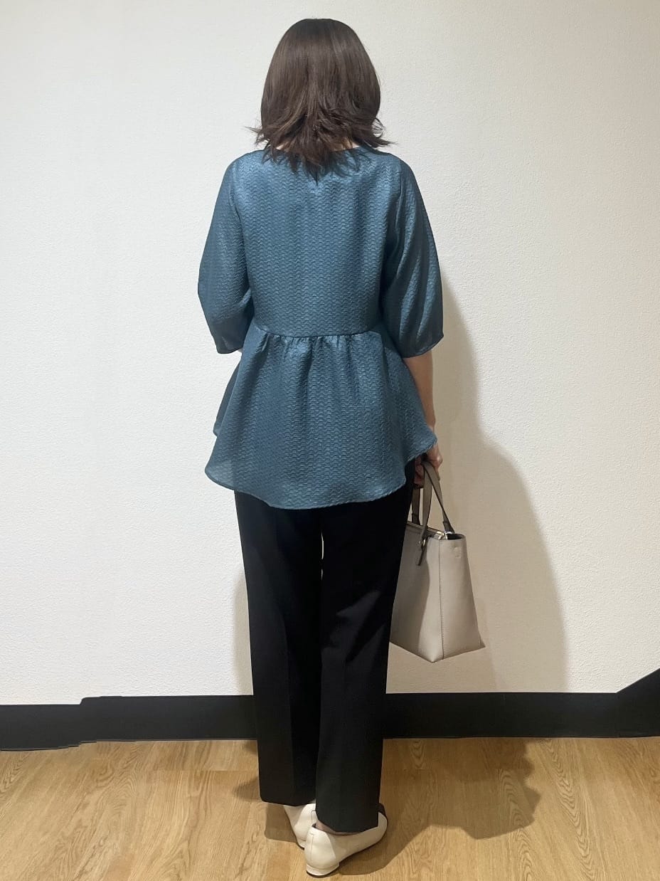 ayaさんの「Reflect｜【すっきり見え！長め丈】ペプラムデザインシアーブラウス」を使ったコーディネート