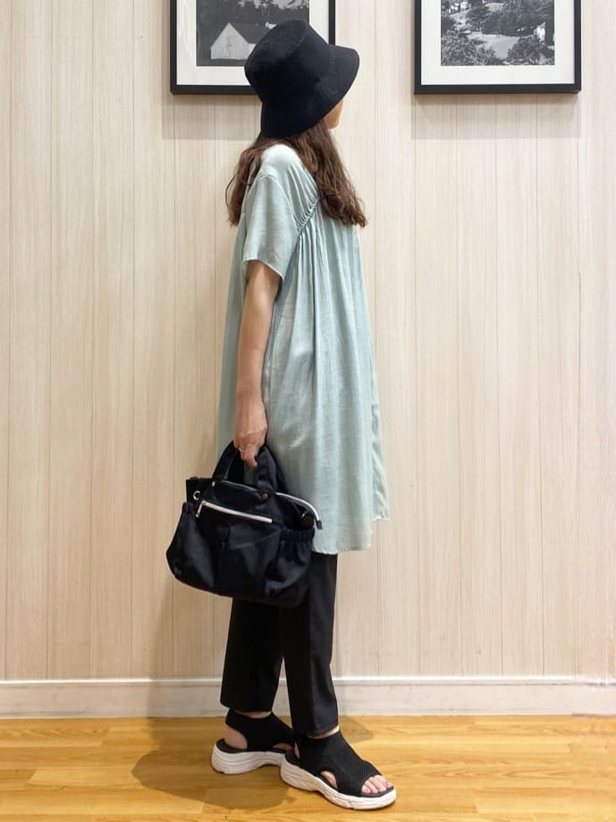 natsuさんの「SHOO･LA･RUE｜◆【S-LL】シャーリングが目を惹く 羽織れるスラブチュニック」を使ったコーディネート